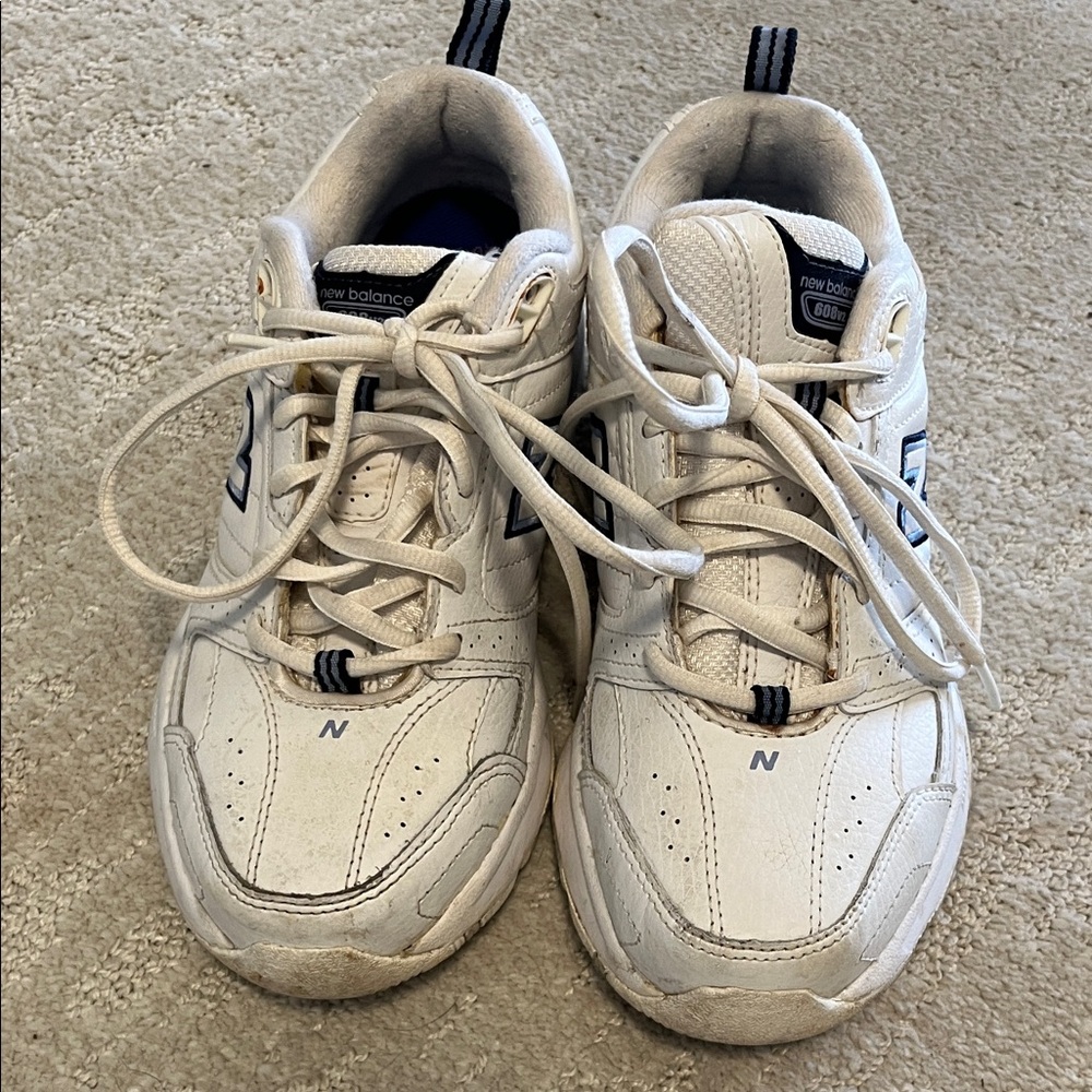 New Balance Women’s white Sneakers